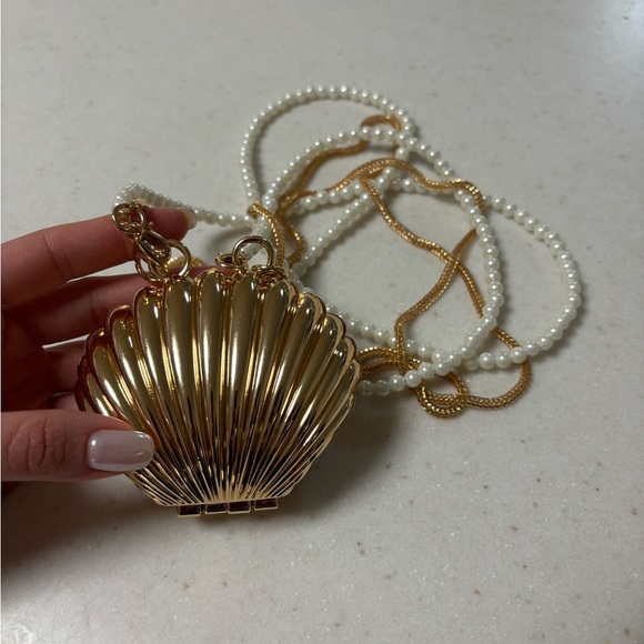 Gold Shell Clutch with Pearl Strap - Picture 4 of 6
